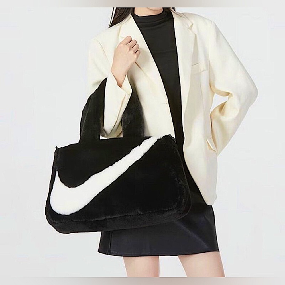 NIKE🤍🖤Faux Fur Bag